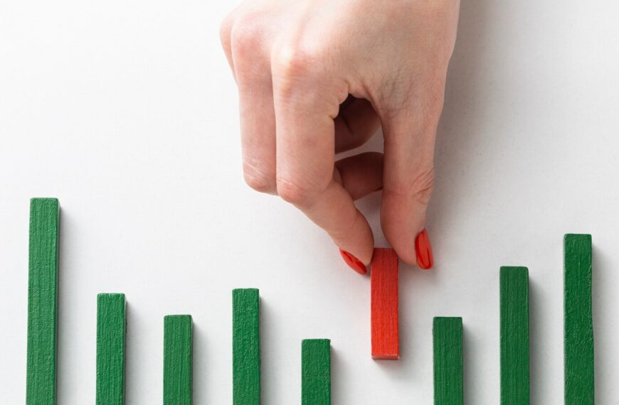 Perpol No 10 Bertentangan Dengan MK, APBN Tertekan Pajak Melemah, dan KPK Usut Aset Ridwan Kamil