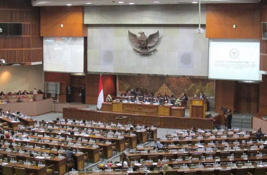 Wacana Pilkada Dipilih Lewat DPRD, Negosiasi Dagang RI-AS Berisiko, dan Diskon Transportasi Selama Nataru