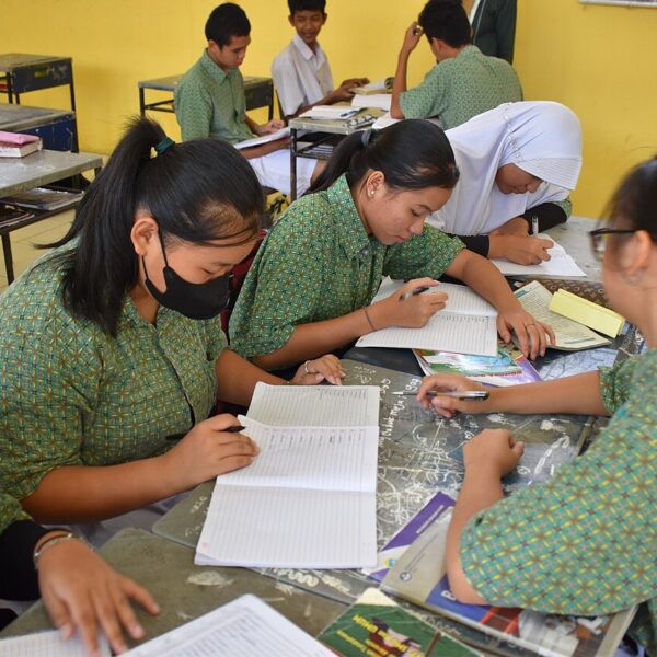 Rata-rata Penduduk RI Setara Lulusan SMP, Impor Pikap Dari India Diprotes, dan&hellip;