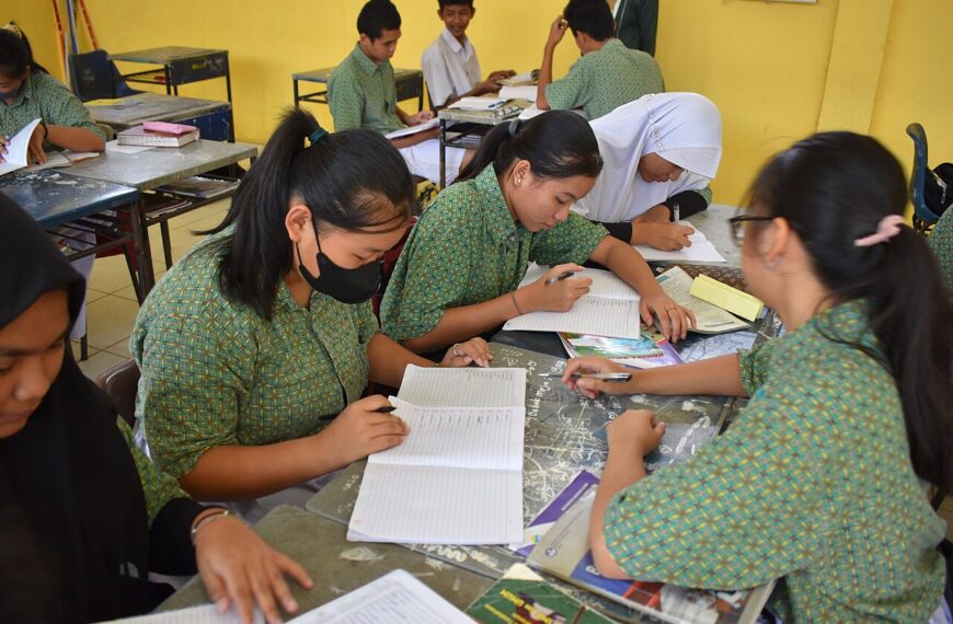 Rata-rata Penduduk RI Setara Lulusan SMP, Impor Pikap Dari India Diprotes, dan&hellip;