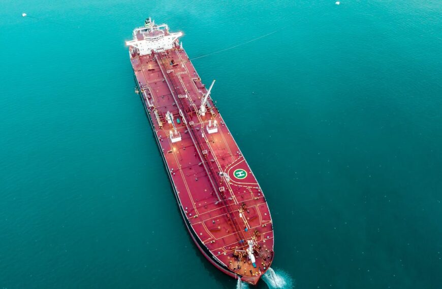 PP Pembatasan Usia Platfom Digital Berlaku, 2 Kapal Pertamina Diizinkan Lewat, dan Samin Tan Ditahan