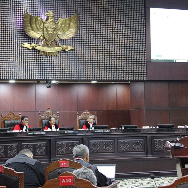 Terjadi Kecelakaan Kereta Api di Bekasi, MBG Digugat ke MK, dan Impor&hellip;