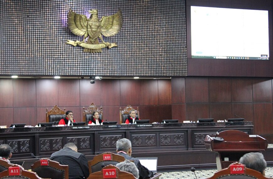 Terjadi Kecelakaan Kereta Api di Bekasi, MBG Digugat ke MK, dan Impor LPG Bebas Bea Masuk