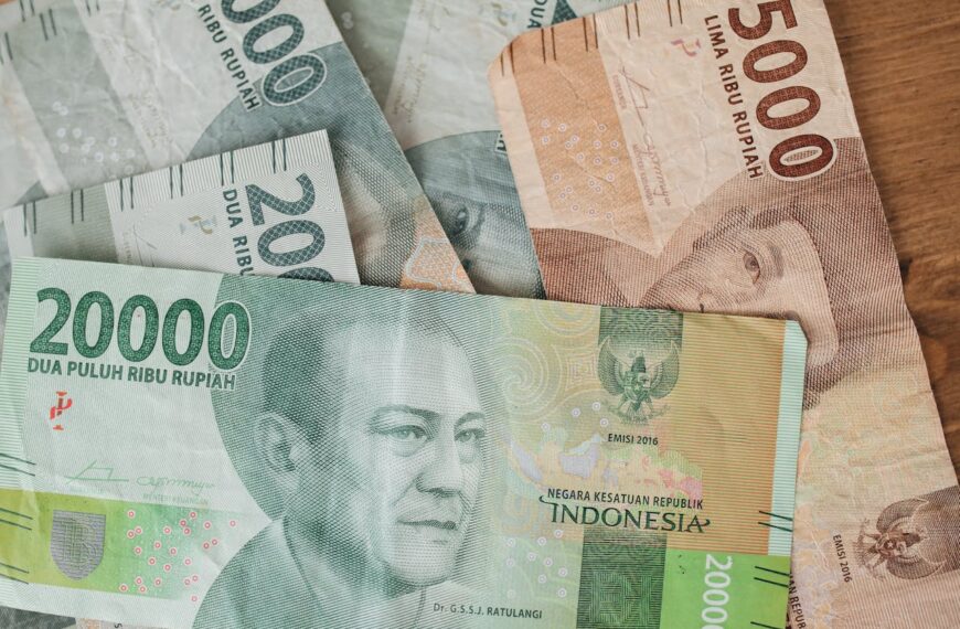 Mengembalikan Kepercayaan Publik di Tengah Rupiah Tertekan