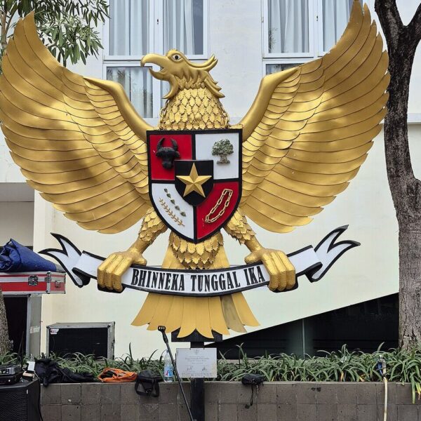 Polri Harus Lanjutkan Kasus Kontras, Jokowi SBY tak Hadir Hari Pancasila, dan&hellip;