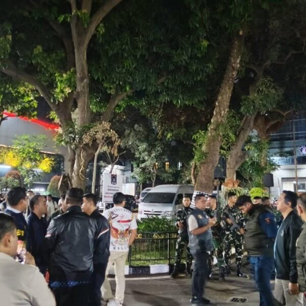 Puluhan TNI Datangi Polda Metro Jaya, Penjualan Eceran Alami Kontraksi, dan Gaji&hellip;