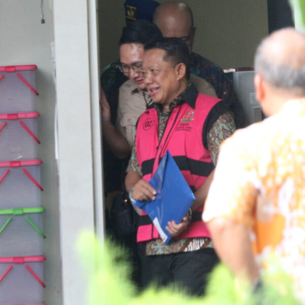 Istana Bantah akan Kapolri Diganti, Mantan Jampidsus Mulai Diperiksa, dan Cadangan Devisa&hellip;