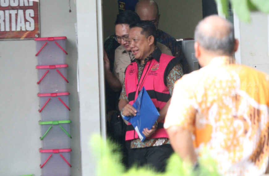 Istana Bantah akan Kapolri Diganti, Mantan Jampidsus Mulai Diperiksa, dan Cadangan Devisa&hellip;