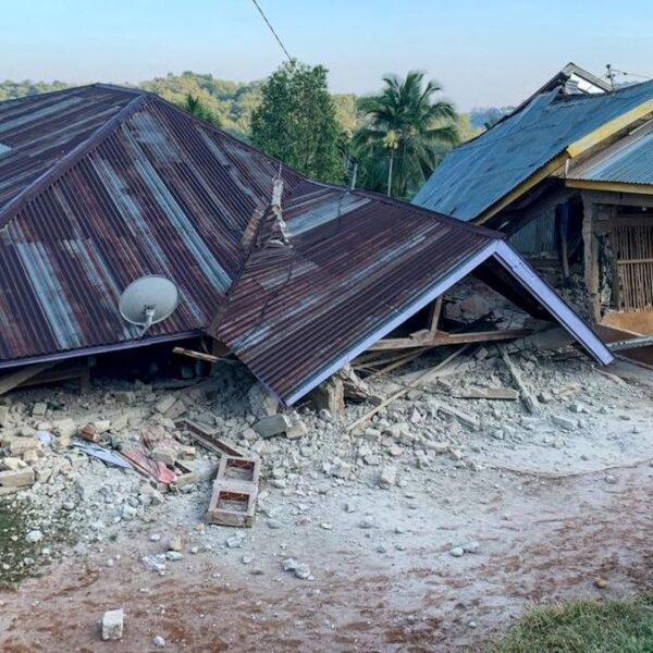 Terjadi Bentrok Massa vs TNI/Polri di Aceh, Gempa Magnitudo 7,7 Terjadi di&hellip;