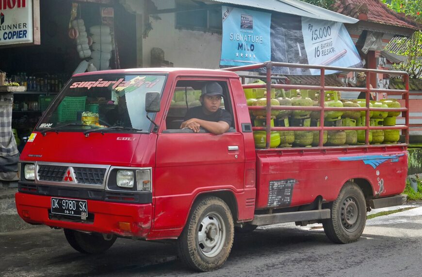 Tingkat Kepuasan Prabowo-Gibran 37%, Penyaluran LPG 3 Kg Diperketat, dan Menag Bantah Mundur