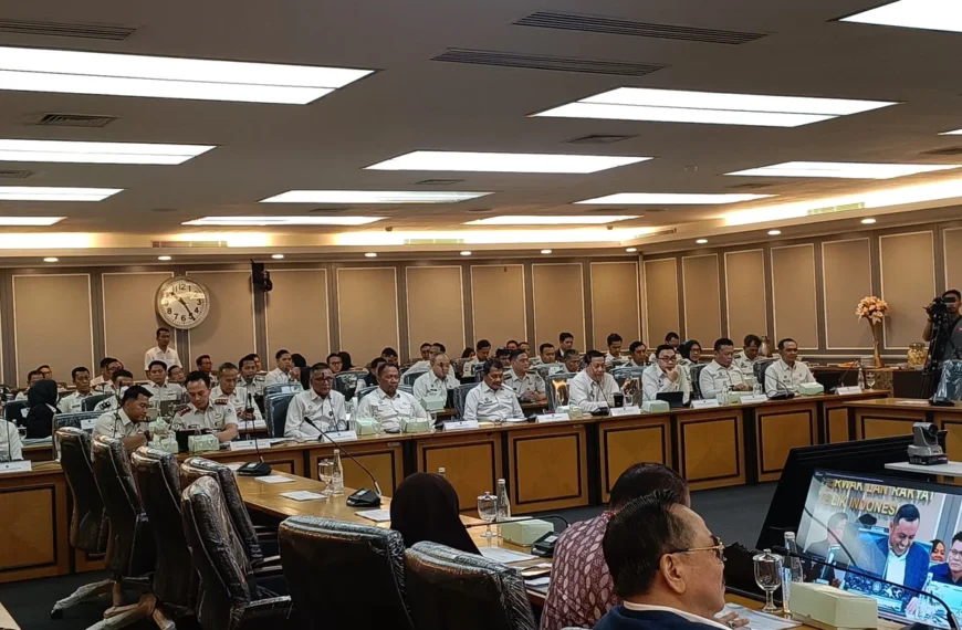 ASN Meninggal Saat Latsarmil Komcad, Rapat DPR-Kemenimipas Digelar, dan Antrean BBM Masih Terjadi