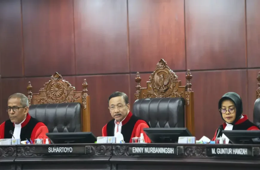 MK Tolak Gugatan Pendidikan Gibran, Jokowi Bertemu Prabowo, dan Koperasi akan Salurkan&hellip;
